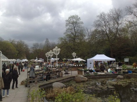 frühjahrs_pflanzenraritaetenmarkt_gruga_270413